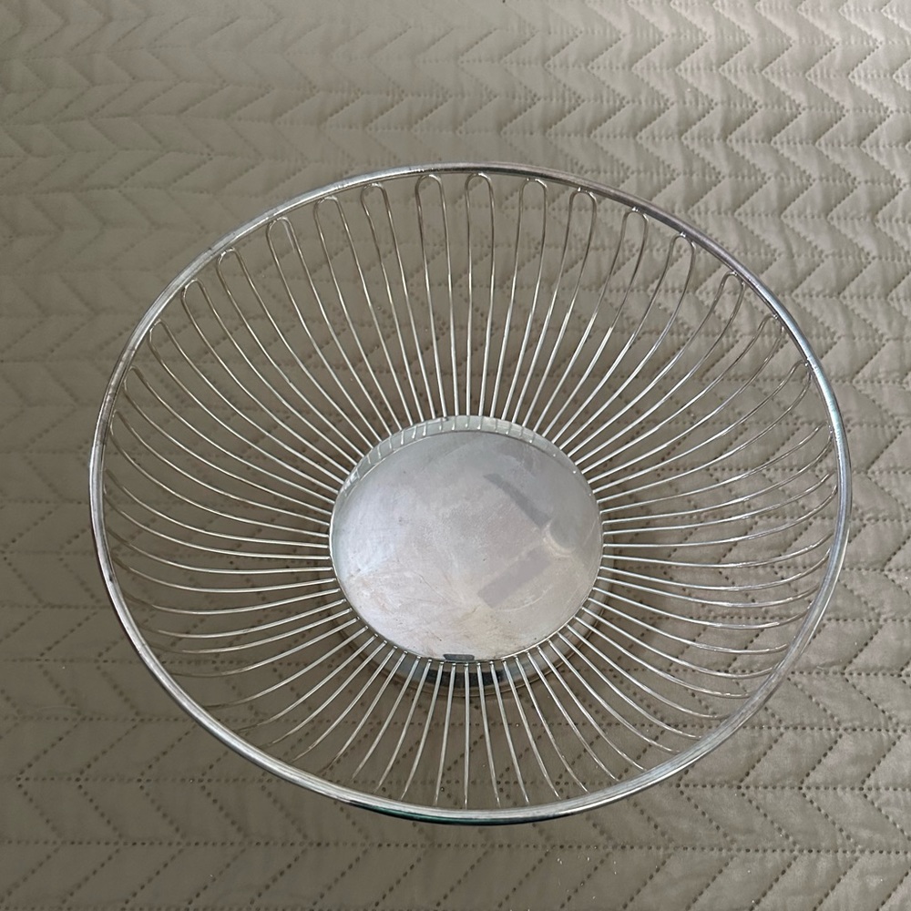 Silver plate serving basket, 10 inch diameter. Just in time for the holidays!